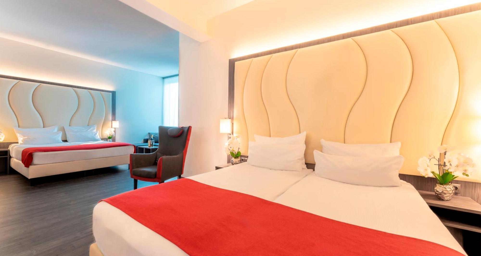 Plaza Premium Hotel