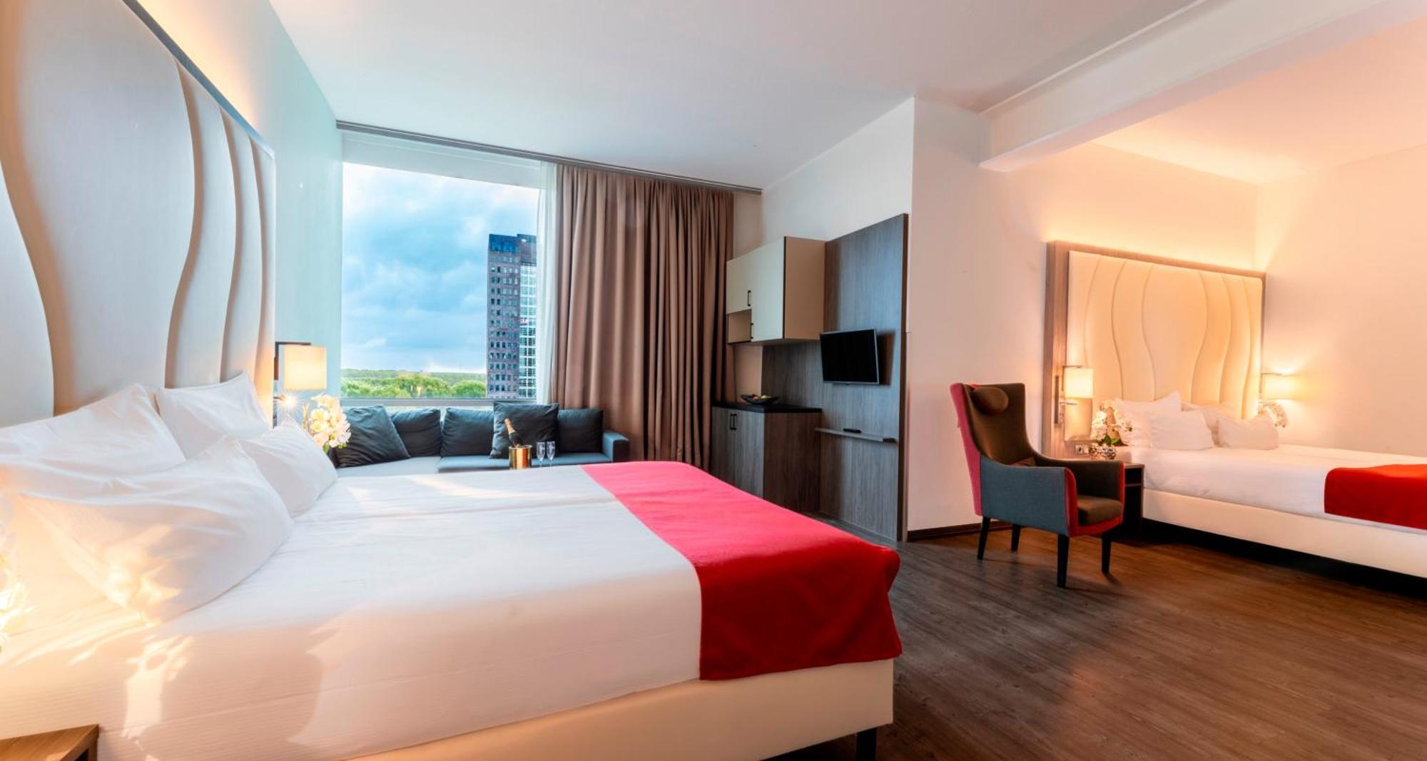 Plaza Premium 4* Almere